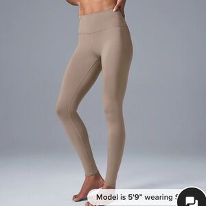 Alo Yoga 7/8 High-Waist Airlift Leggings (Gravel)